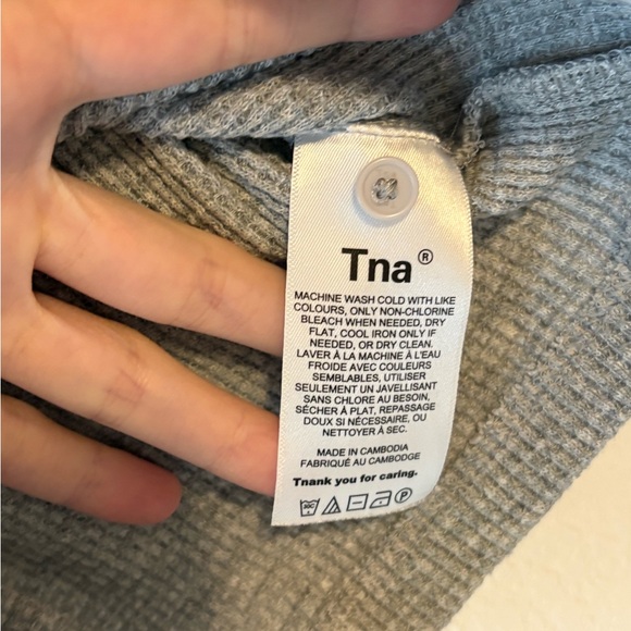 Aritzia TNA Gray Waffle Knit Long Sleeve Henley Top - Picture 5 of 5